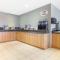 Super 8 by Wyndham Red Lake ON