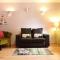 JOIVY Stylish Castle View Flat with Balcony - 爱丁堡