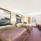 Super 8 by Wyndham Iola KS