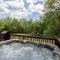 Bear Valley- Riverfront with hot tub!