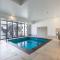 Foto: Stylish Central City Apartment with Pool and Gym 16/19