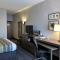 Country Inn & Suites by Radisson, Mt Pleasant-Racine West, WI - Sturtevant