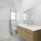Amberley - circa 1880s Luxury - 5 brooms sleeps 9