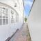 Majestic Mews Apartment with Free Parking - By My Getaways - Brighton & Hove