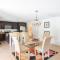 Modern 4 bedroom House with swimming pool