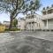Charming 2BR on Carondelet by Hosteeva