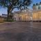 Charming 2BR on Carondelet by Hosteeva