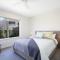 Foto: 18 on Rayner - swish apartment Myrtleford 1/13