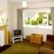 1 Mirehouse Place