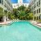 TROPICAL Palm Beach 2BEDROOM 2BATHROOM OutdoorPOOL Beach Garden