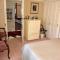 The Chalet Guesthouse And Studio