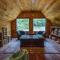 Heavens Hideaway- perfect getaway near the river!