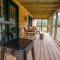 Heavens Hideaway- perfect getaway near the river!
