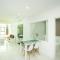 Foto: Beach Front Apartment 118/170