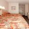 Bridgeway Inn & Suites