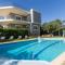 Foto: Villa with Pool close to the Airport, Vari 290m²
