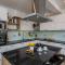 Villa Toni with 5 bedrooms and heated pool - Kaštela