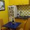 Foto: Cozy yellow studio in the city center 2/13