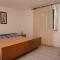 Apartments with parking space Supetar, Brac - 2850