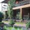 Hotel-complex Mizh Triokh Ozer