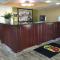 Super 8 by Wyndham Sarasota Near Siesta Key - 萨拉索塔