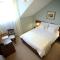 Hotel Maroon