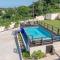 Foto: Luxury 2BR Home facing Beach w/Pool Montego Bay #4 1/49