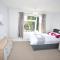 Whole House - Sleeps 5 - near town centre - off road parking