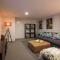 Lakefront Luxury by Amazing Accom