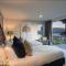 Lakefront Luxury by Amazing Accom