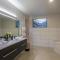 Lakefront Luxury by Amazing Accom