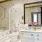 HoHomes - Centric Design Apartment