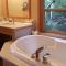 Reef Point Oceanfront Bed and Breakfast - Ucluelet