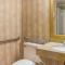 Quality Inn & Suites Detroit Metro Airport