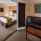 Best Western Harbour Inn & Suites Huntington - Sunset Beach