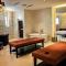 Maui Condotel Azure Residence - Manila