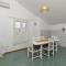 Apartment and Rooms Mate