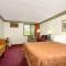 Super 8 by Wyndham Chaska