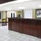Super 8 by Wyndham Sarasota Near Siesta Key - 萨拉索塔