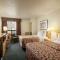 Travelodge by Wyndham Edmonton West