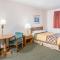 Super 8 by Wyndham West Middlesex/Sharon Area