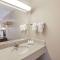 Super 8 by Wyndham Manassas