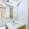Super 8 by Wyndham West Middlesex/Sharon Area