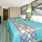 Super 8 by Wyndham Denver Stapleton - دنفر