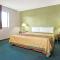 Super 8 by Wyndham Eureka/Six Flags Nearby