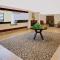 Super 8 by Wyndham Plainview