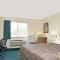 Super 8 by Wyndham Windsor - Windsor