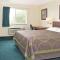 Super 8 by Wyndham Windsor - Windsor