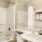 Microtel Inn By Wyndham Louisville East