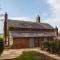 Plum Cottage - Vivre Retreats